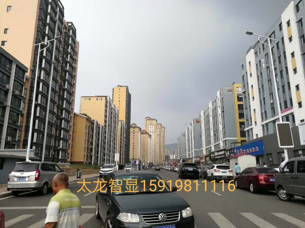 太龍智顯的LED燈桿屏落地遼寧本溪5.jpg 太龍智顯的LED燈桿屏落地遼寧本溪5.jpg