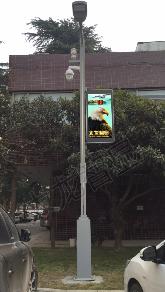 鄭州歐麗工業(yè)園采用太龍智顯P4型號單面LED燈桿屏，完成數(shù)字信息升級