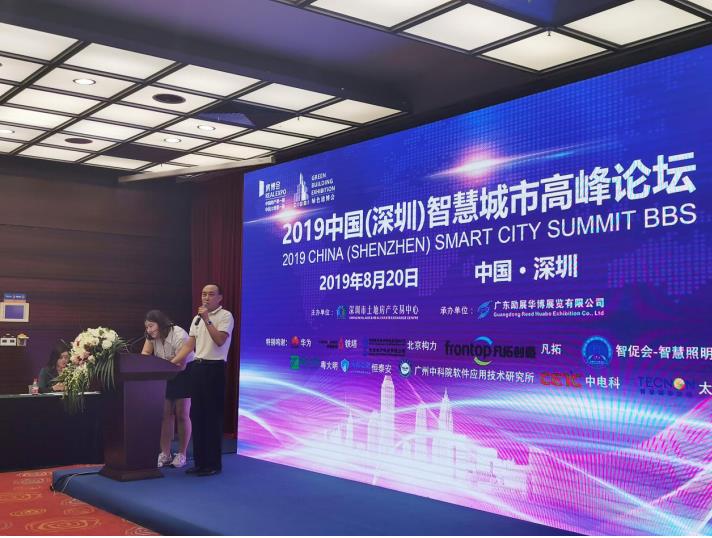 LED智慧燈桿屏.jpg LED智慧燈桿屏.jpg