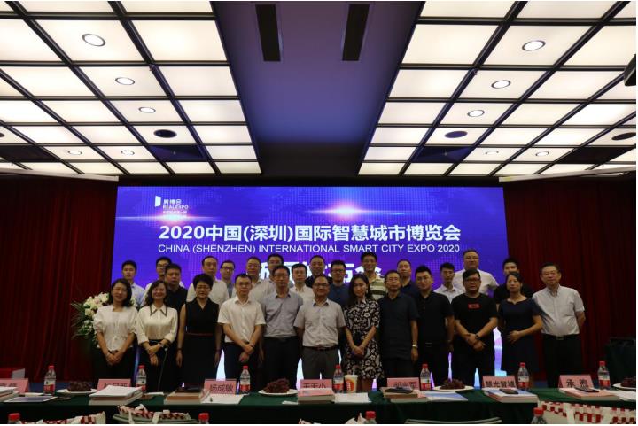 LED智慧燈桿屏.jpg LED智慧燈桿屏.jpg