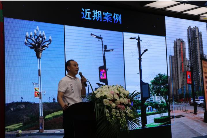 LED智慧燈桿屏.jpg LED智慧燈桿屏.jpg