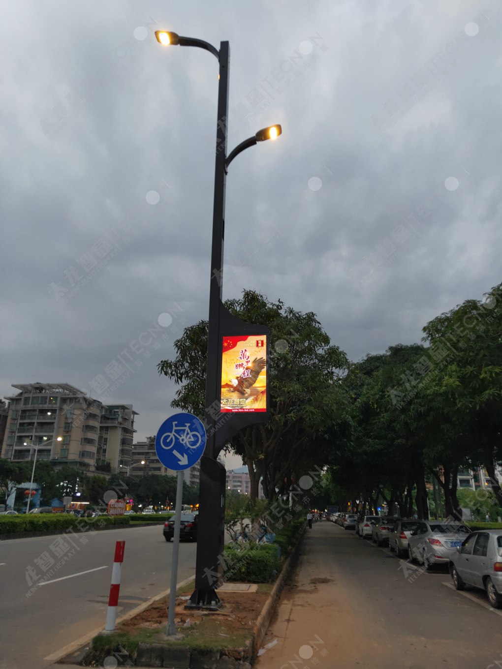 江門LED燈桿屏項(xiàng)目 (1).jpg 江門LED燈桿屏項(xiàng)目 (1).jpg