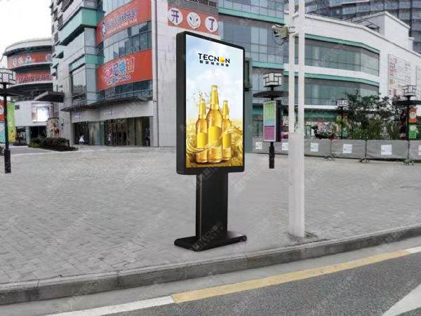 太龍智顯LED廣告機(jī)場(chǎng)景圖.jpg 太龍智顯LED廣告機(jī)場(chǎng)景圖.jpg