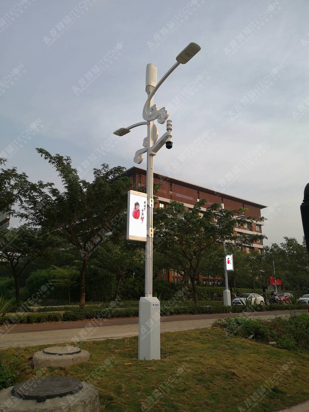 LED燈桿屏-戶(hù)外5G智慧燈桿 (2).jpg LED燈桿屏-戶(hù)外5G智慧燈桿 (2).jpg
