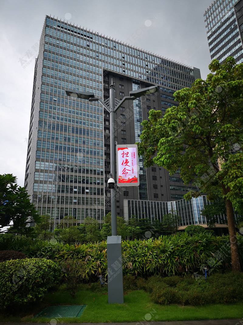 無線電集團(tuán)燈桿屏案例 無線電集團(tuán)平云廣場5g智慧燈桿LED燈桿屏1