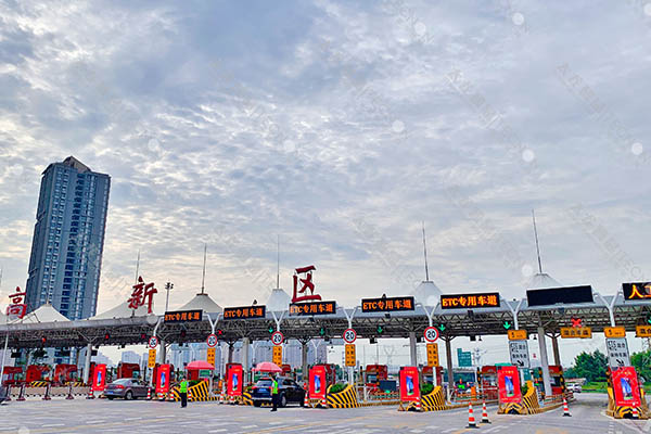 LED廣告機(jī) LED燈桿屏.jpg LED廣告機(jī) LED燈桿屏.jpg