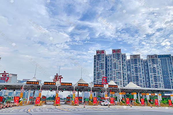 LED廣告機(jī) 燈桿屏.jpg LED廣告機(jī) 燈桿屏.jpg