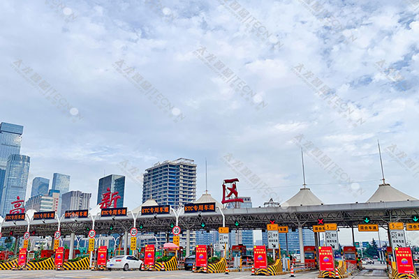 戶外LED廣告機(jī) LED燈桿屏.jpg 戶外LED廣告機(jī) LED燈桿屏.jpg