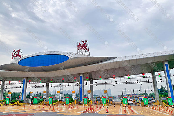 戶外LED廣告機(jī) LED燈桿屏.jpg 戶外LED廣告機(jī) LED燈桿屏.jpg