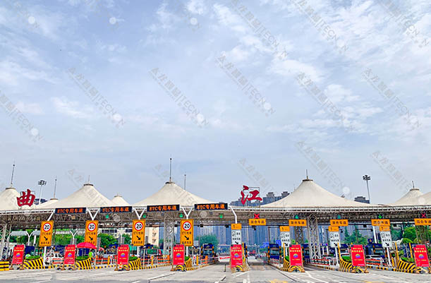 LED廣告機(jī) 智慧路燈屏.jpg LED廣告機(jī) 智慧路燈屏.jpg