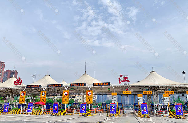 LED廣告機(jī) 智慧路燈屏.jpg LED廣告機(jī) 智慧路燈屏.jpg