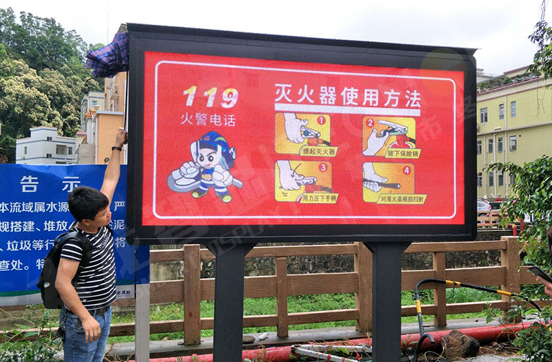 戶(hù)外LED廣告機(jī)